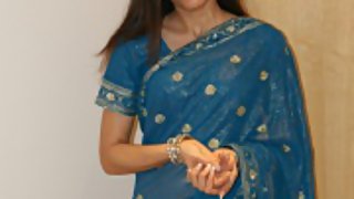 Indian babe jasmine in traditional saree showing off