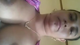 Delicious Indian bhabhi exposing her juicy melons